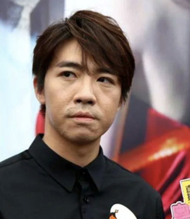 林志颖抵达长沙录《披荆斩棘》,车祸后下巴凹凸不平被指像俞灏明