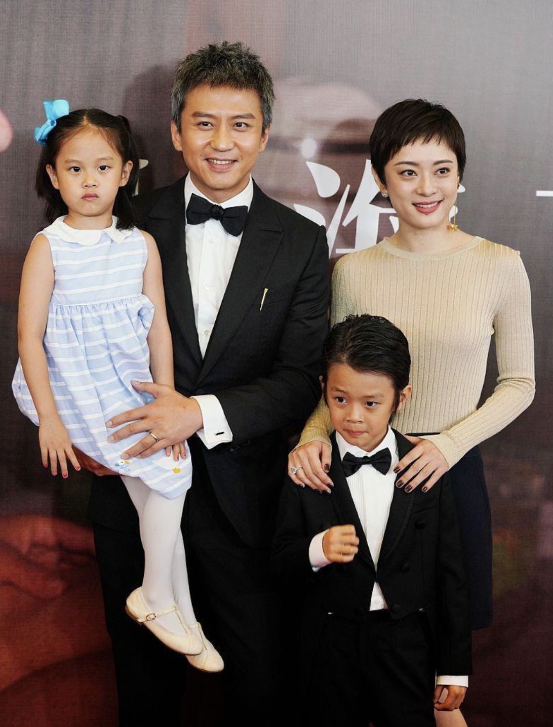 孙俪儿子变化大,一头卷发加漫画腿超洋气,孙俪私服比红毯强太多