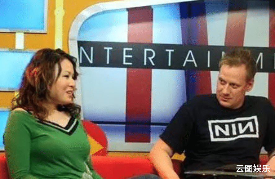 罗琦|知名歌手罗琦现身德国，染绿发变化大，9岁混血儿子罕露面太像妈