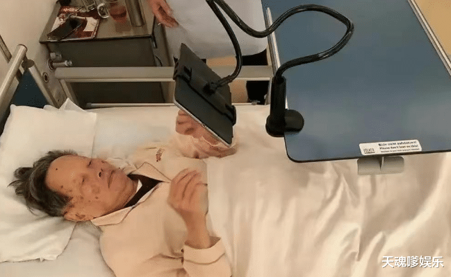 翁帆久居日本近照曝光!穿旗袍参加上流聚会,101杨振宁久病堪忧