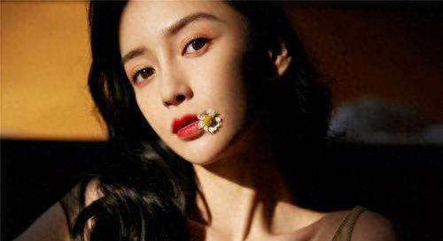 长得“歪瓜裂枣”,整得“美若天仙”,这4位女星全都靠脸逆天改命