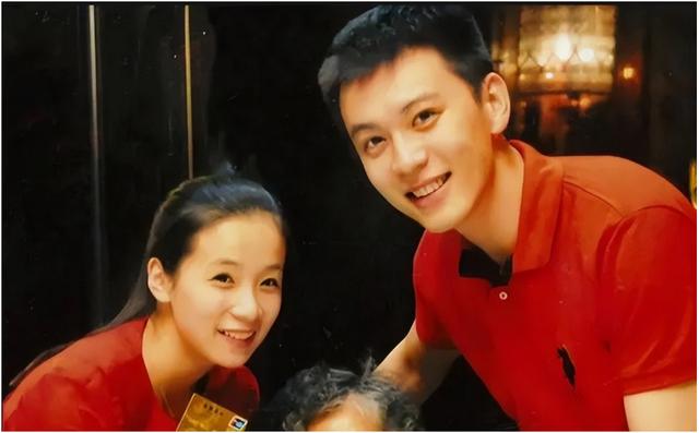 杨鸣离婚后续:多平台改认证,工作被解约,亲戚疑发声曝离婚内情