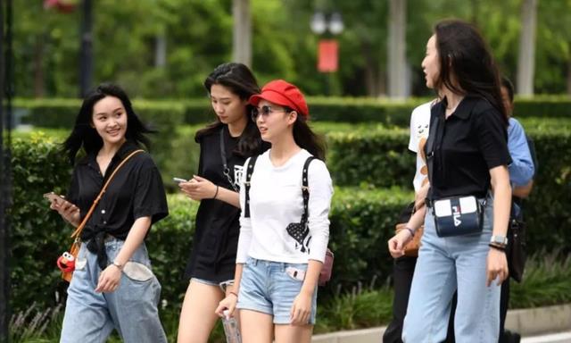 工地|本科毕业却找不到工作，怒撕毕业证打算去工地，真实学历惹人质疑