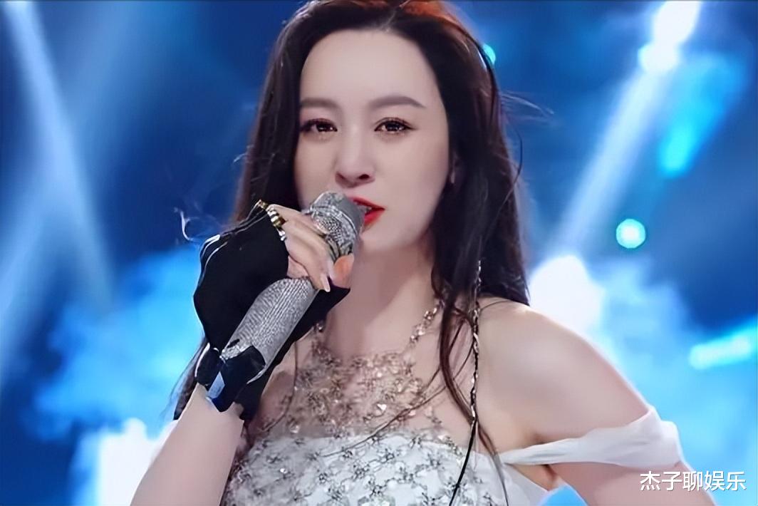 40岁唐艺迎第二春?男方疑傍一大哥,二人互动多年,徒弟称其师公