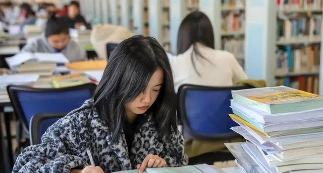 关晓彤|关晓彤考编另有原因，与薪资收入关系不大，一般人很难理解