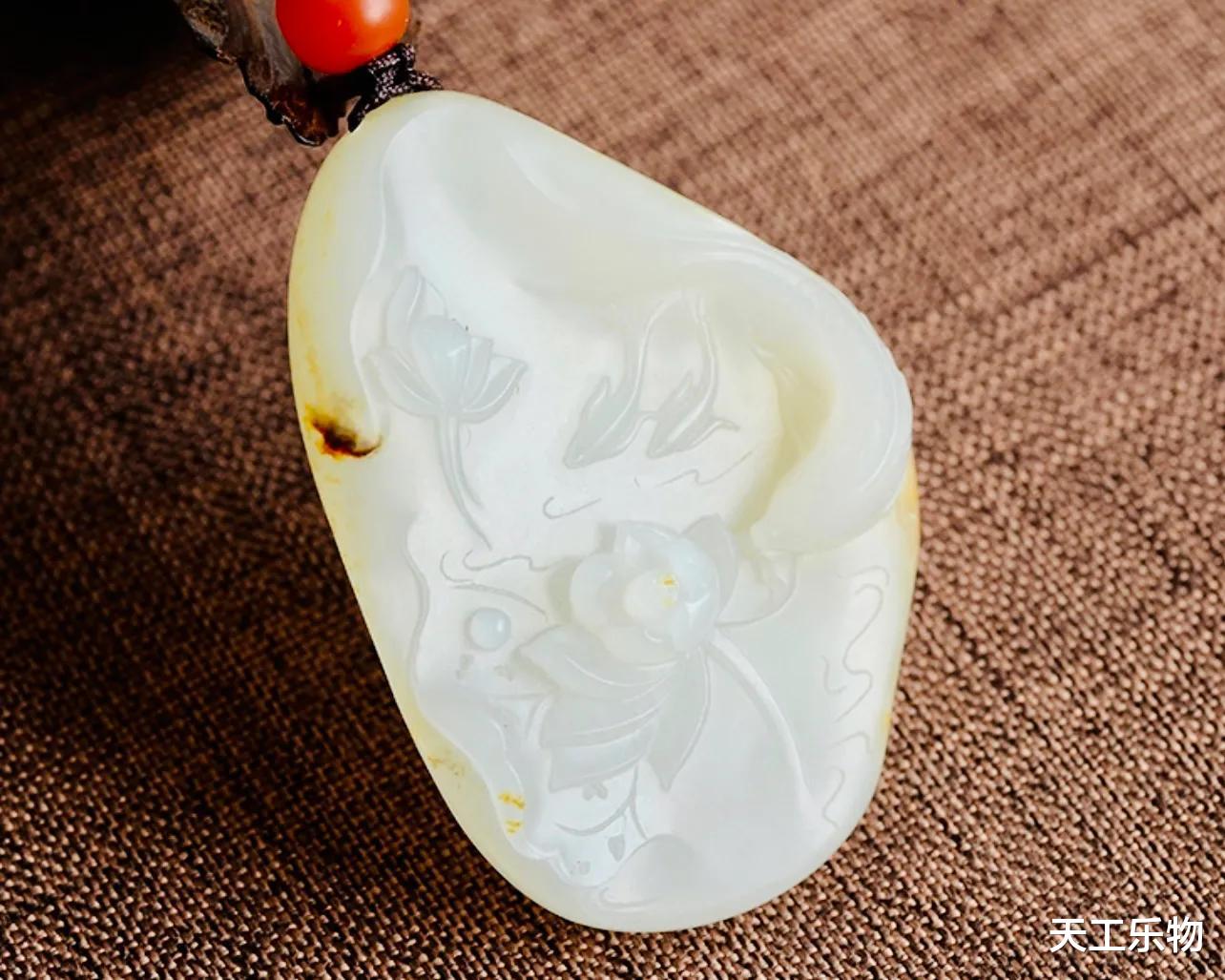 正白、闪青、闪灰！三种和田玉白玉哪种最好？