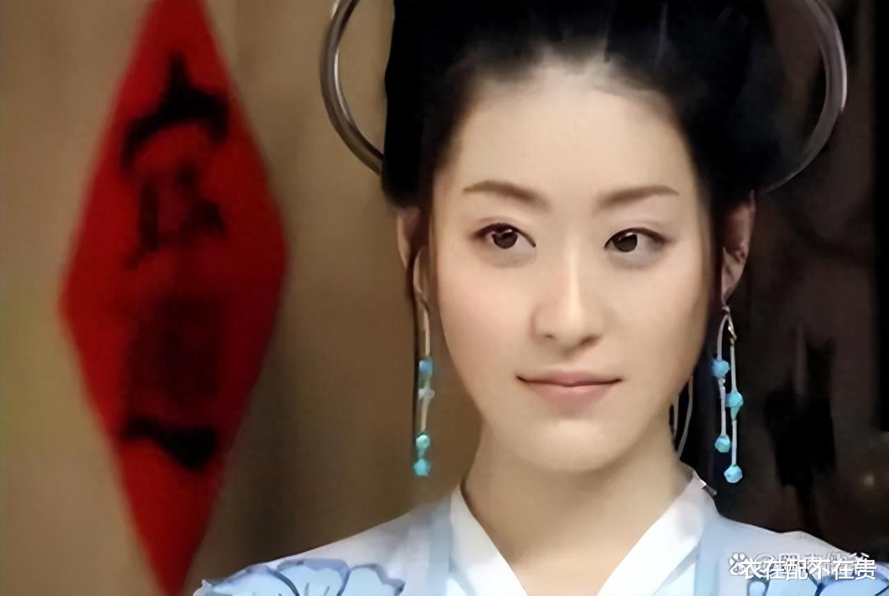 周星驰亲自认可的第一任“星女郎”,美貌不输当年,为何没戏可拍