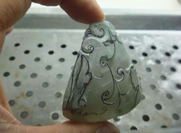 ?一块满是裂痕的翡翠半明料,如何“起死回生”的!