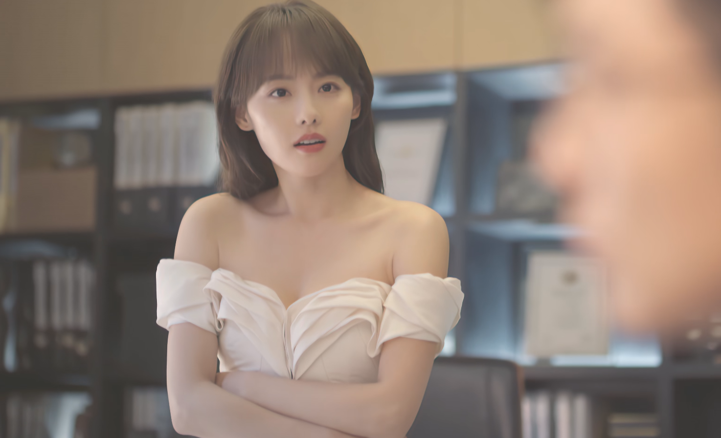 当37岁张小斐和36岁张嘉倪站一起,我才明白,什么叫顶级骨相