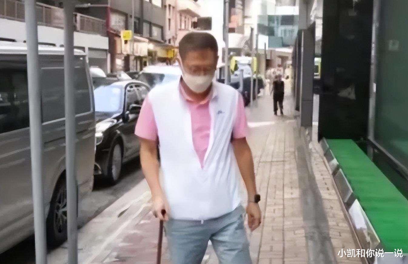 花花公子许晋亨:放弃赌王千金,娶蛇蝎美人李嘉欣,60岁已拄拐杖