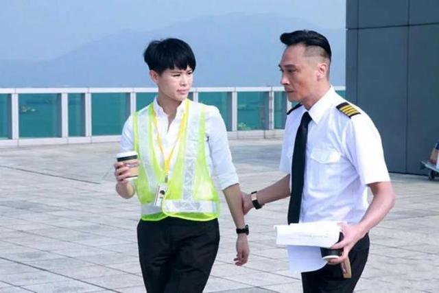 还在执著大红唇的港风妆,我有点倦了