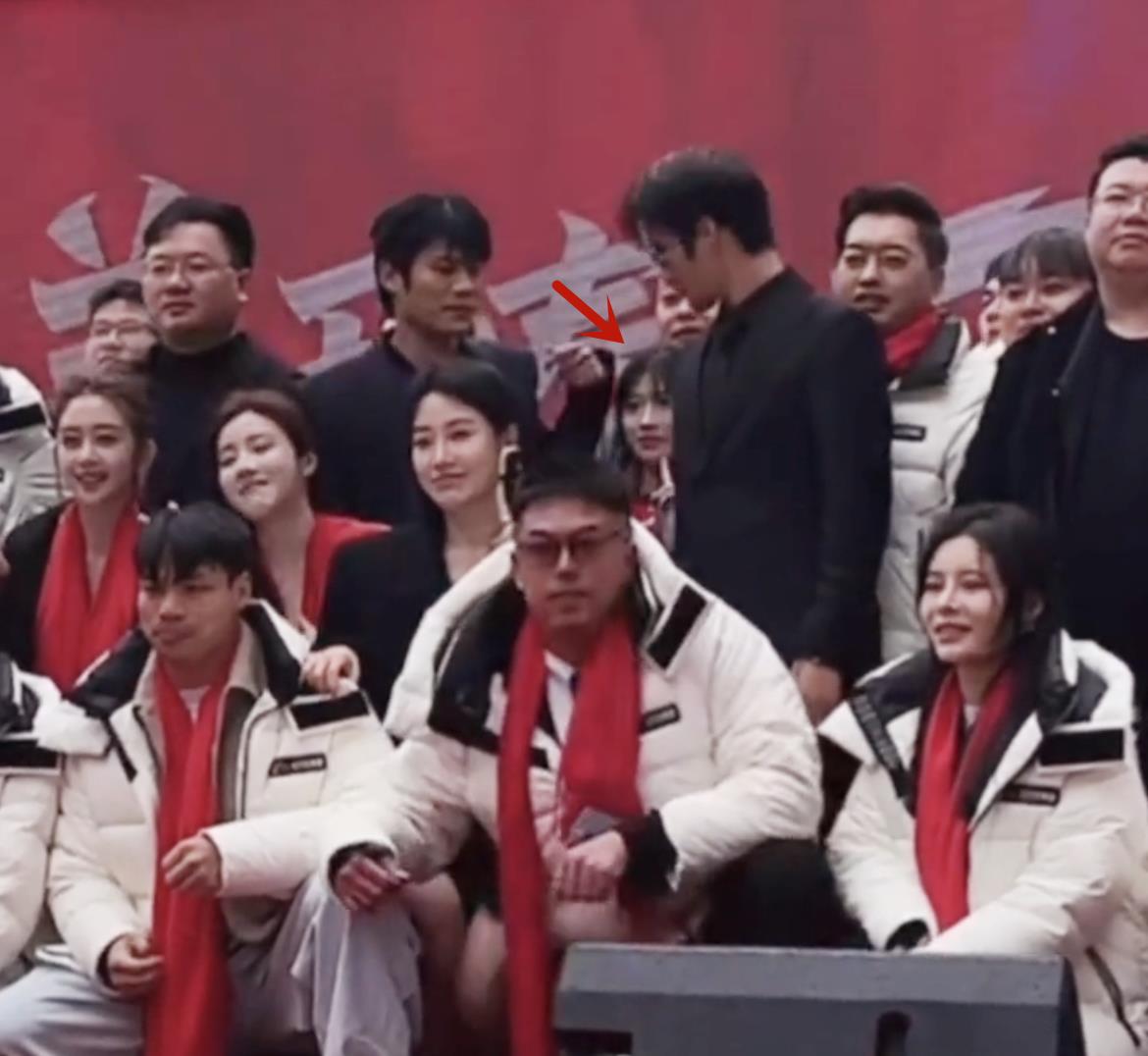 三只羊总部开业好低调!小杨哥戴百万级名表,大合照小黄最显眼