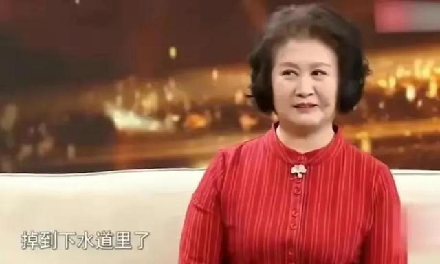 “春晚常客”黄晓娟:嫁给初恋低调恩爱37年，对家人心存愧疚
