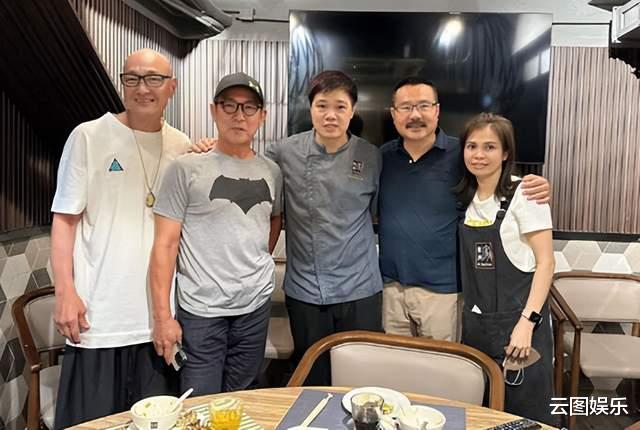 卢惠光|2大动作明星喝酒聚会!元彪身家过亿生活富贵,卢惠光住狭小房子