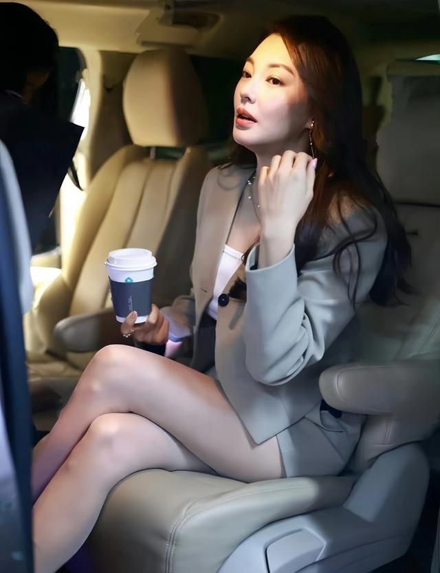 白敬亭|张雨绮 综艺节目下班生图