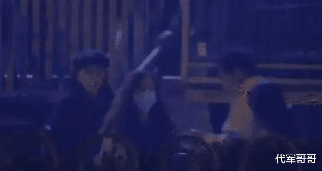 这一次,41岁的姚笛,终于走上了另一条大道