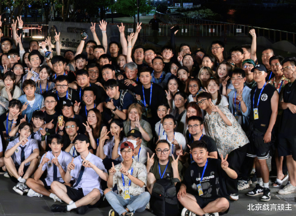 周深|奔跑吧：录制收官，全员大合照引发热议，周深个人专访，圈粉无数