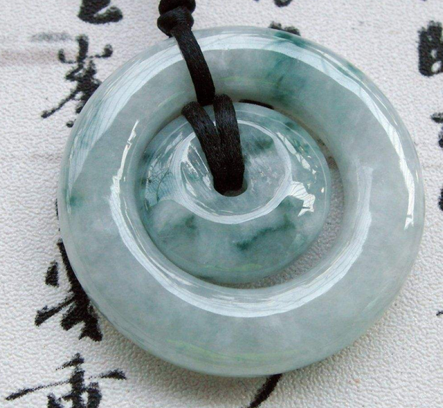 翡翠|十方和气精神爽,四海同心道眼明!翡翠同心扣有哪些寓意?