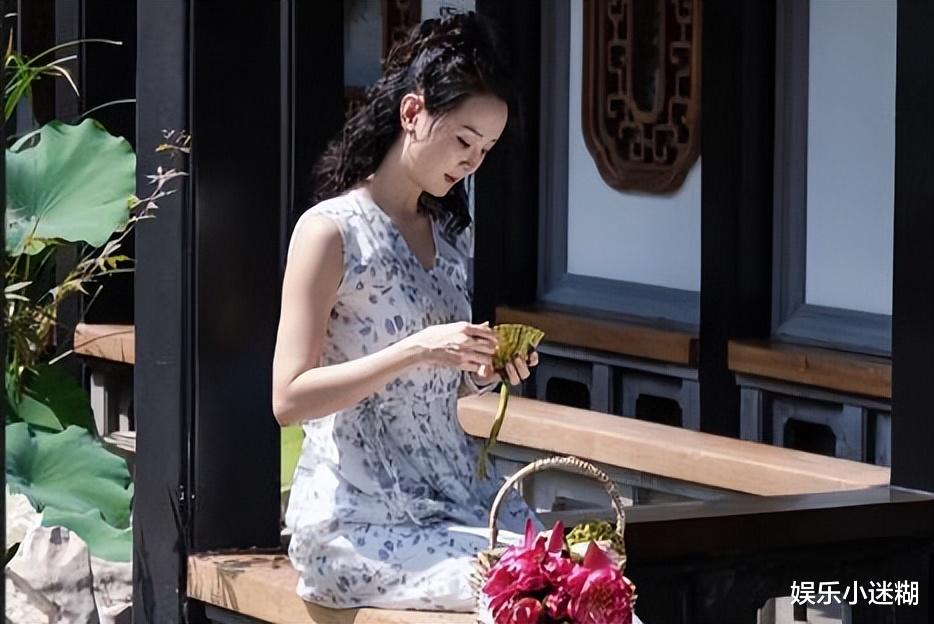 49岁王艳被曝婚变！神情忧郁、手腕割痕疑轻生，拍“告别”写真