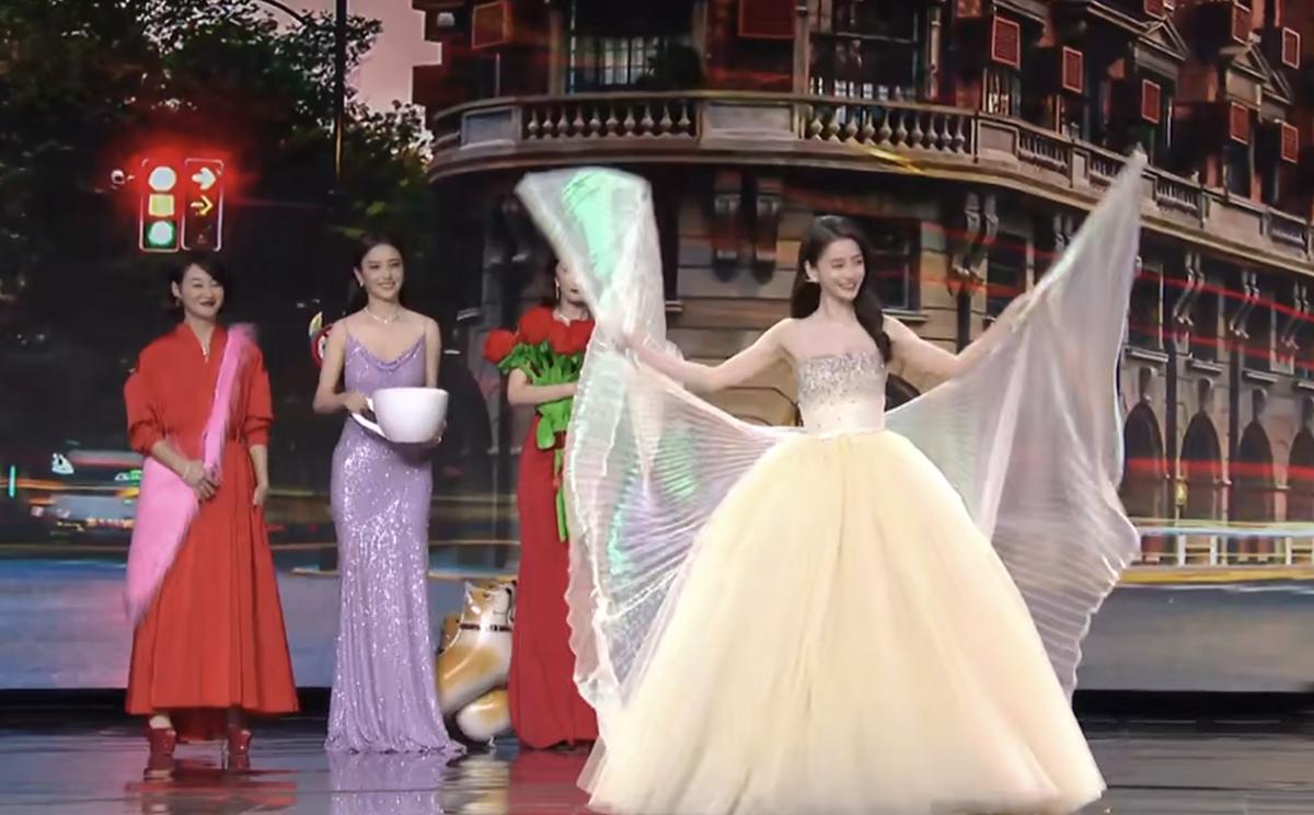 唐嫣|李冰冰评论区沦陷后再被曝跟黄晓明的猛料!baby没有必要吧