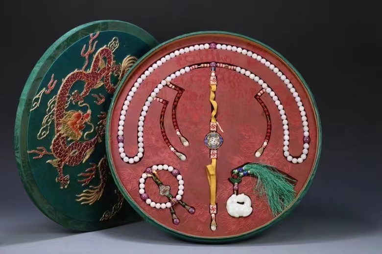 没有文物资质许可证可以在抖音上卖古董古玩文物吗？