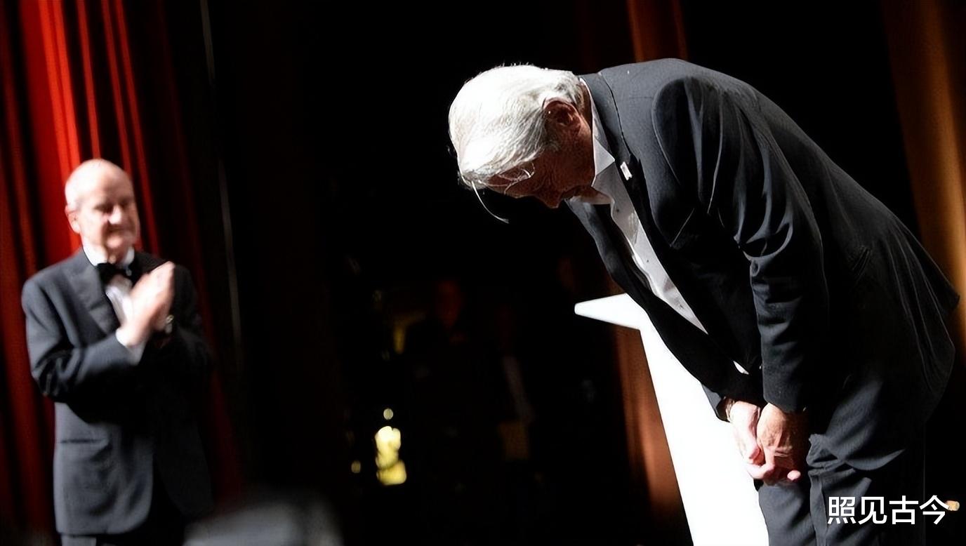 阿兰德龙:89岁瘦到脱形,被日籍女友虐待,状告儿子,越老越折腾