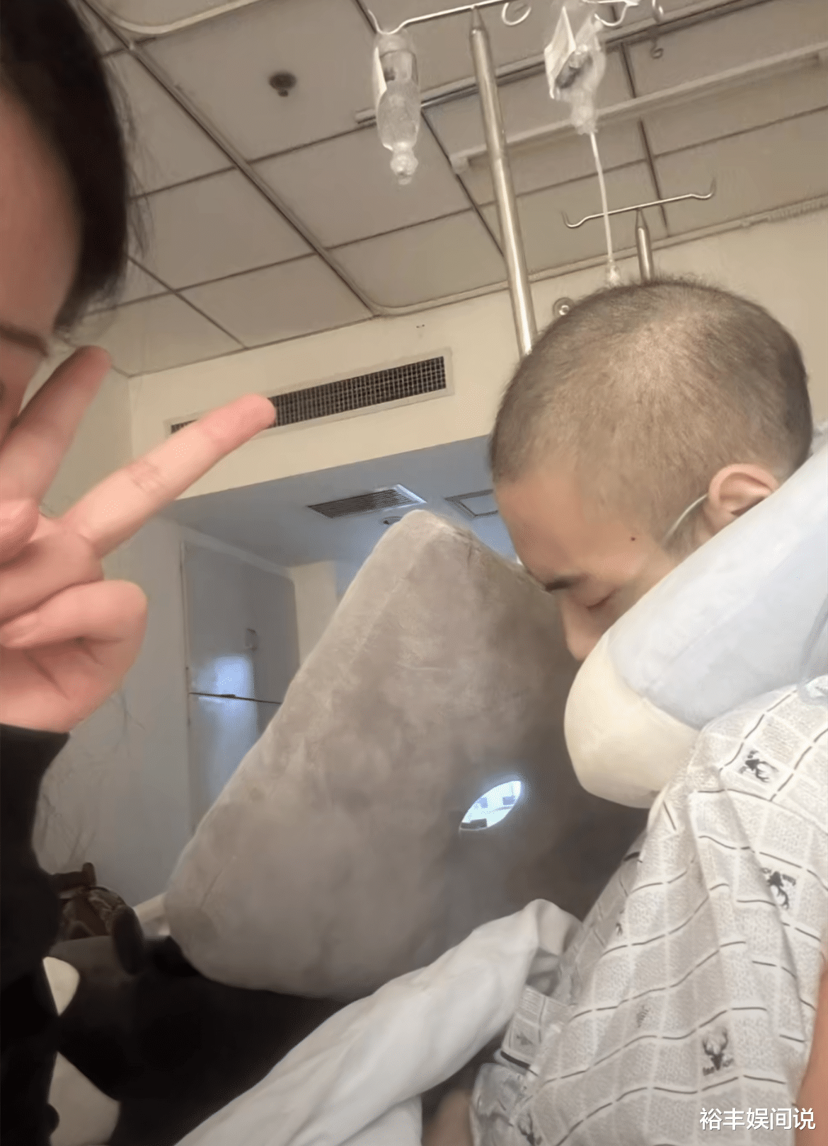 噩耗！网红湘玉24岁男友去世，生前用葡萄求婚，死后带骨灰游西藏