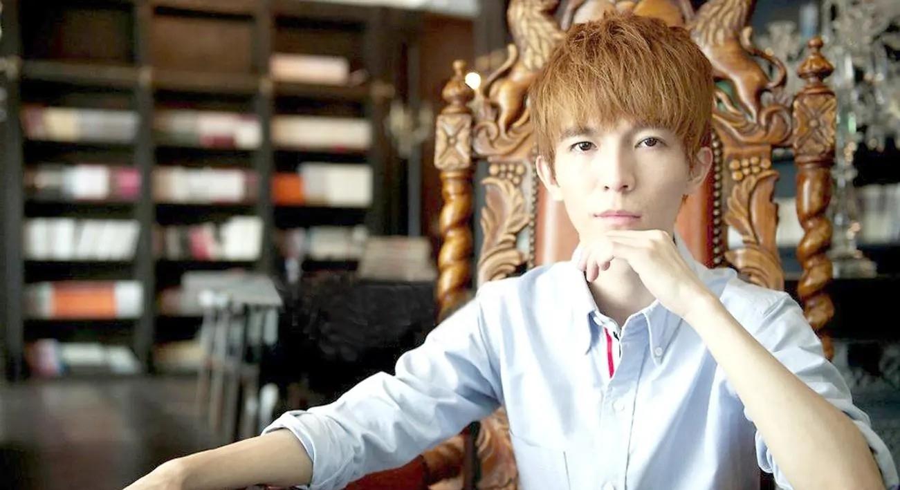 最没分寸感的6位男星，对女星动手动脚无底线，犀利操作刷新网友三观