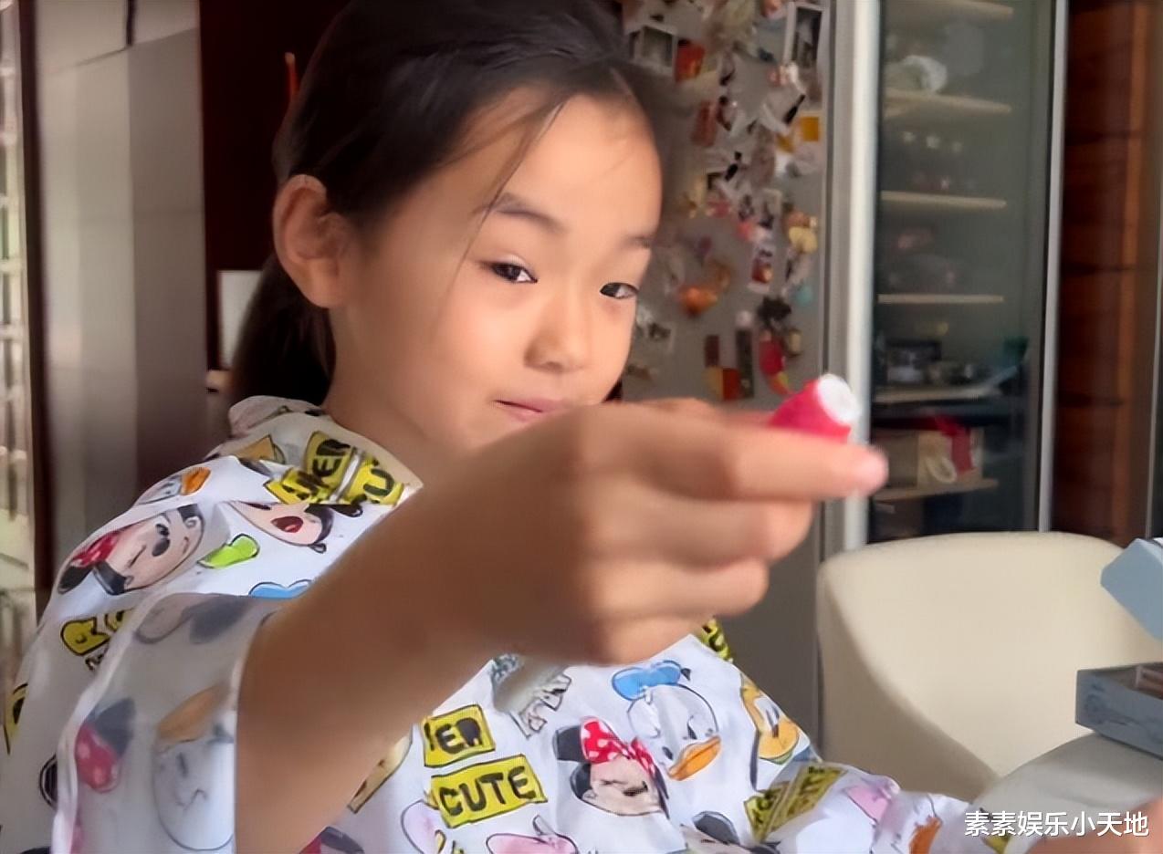 董璇|董璇高云翔合体为女儿庆生，再现夫妻恩爱时刻，7岁女儿开心大笑