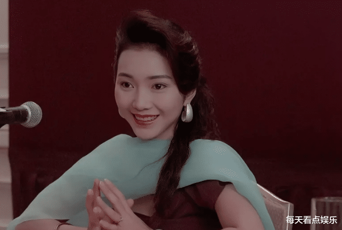 来内地养老的8位香港女星，买别墅领退休金，个个大龄未婚