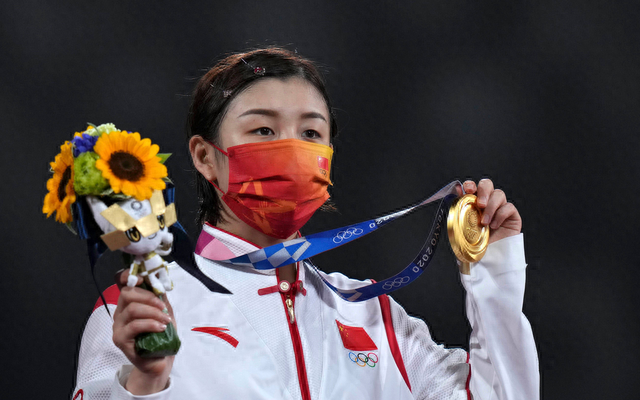 花掉千万家产离婚，42岁马琳因言论惹非议，二婚娶体操女神很幸福