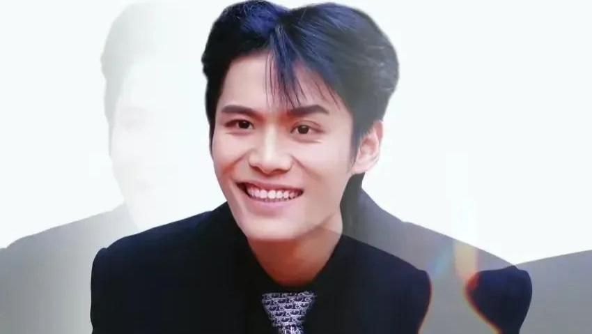 爱徒小黄带货被批低俗，小杨哥连夜换头像公关，知情人曝更多内幕