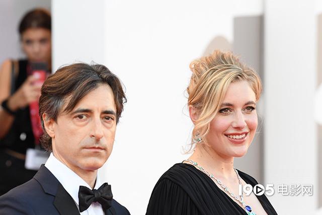 《芭比》导演格蕾塔和编剧鲍姆巴赫结婚 育有二子