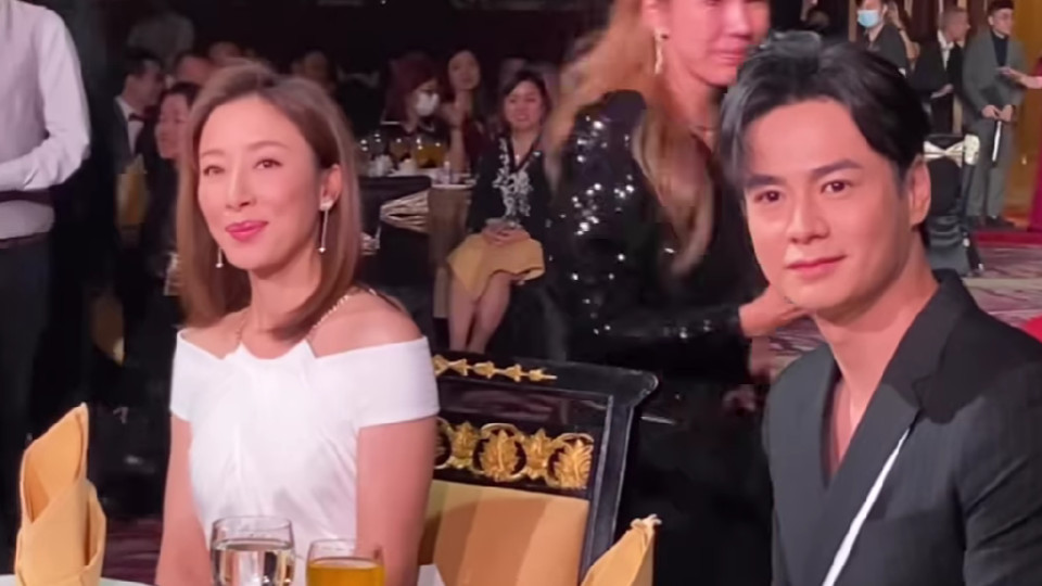 杨怡|罗仲谦杨怡十指紧扣一起出席活动 夫妻俩很般配状态都保持很好