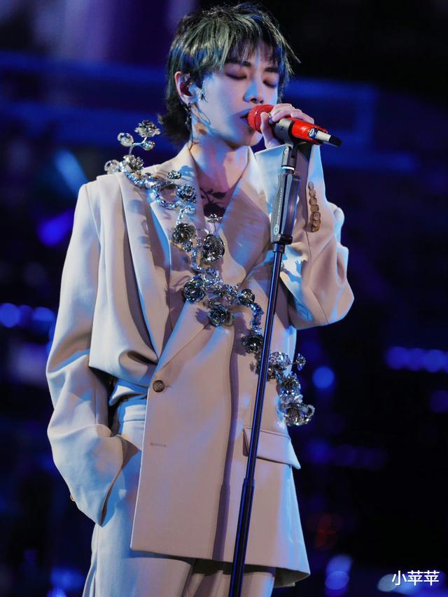 演唱会|一场演唱会,张杰的土、李荣浩的混、华晨宇的虚,体现得淋漓尽致