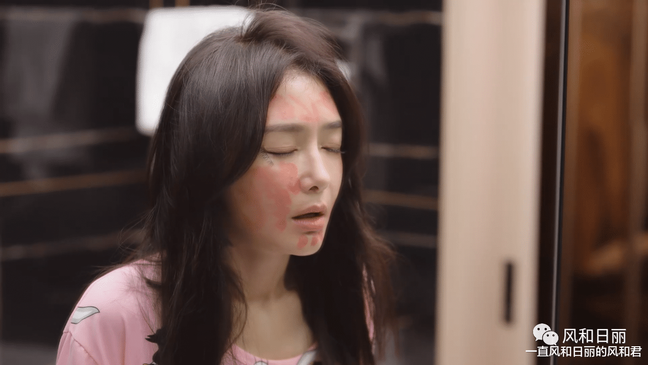 秦岚|43岁秦岚演90后女强人：生擒客户、酒后失忆、满脸被涂口红