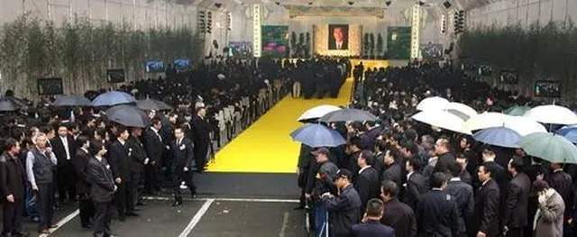 马伯骞|表面是艺人,实际是阔少爷的6位男星,混不好就要回家继承家产了