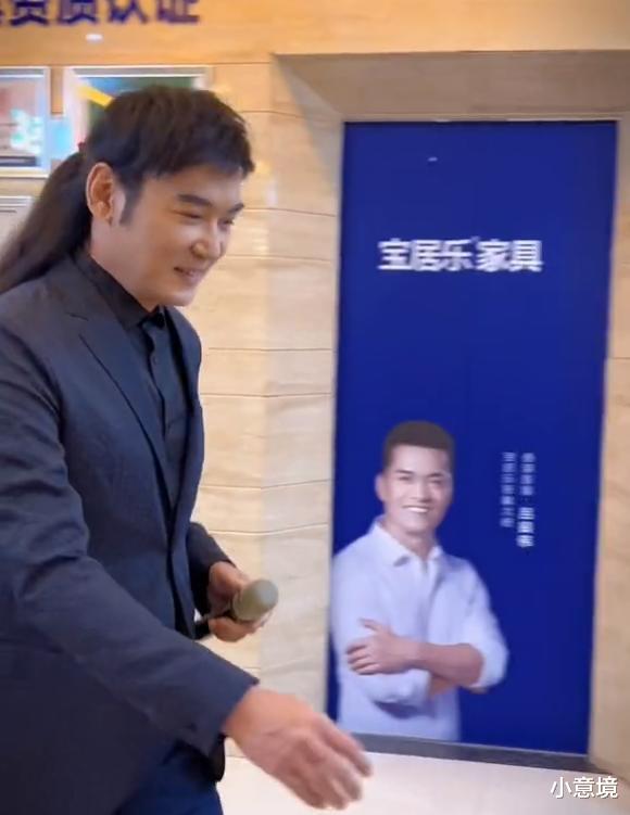 焦恩俊|55岁焦恩俊形象大变，长发披肩大腹便便认不出，商演捞金人气低