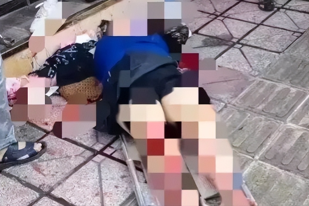 突发!光头男因为赊账不成,发疯砍伤老板娘及路人,致两死一重伤