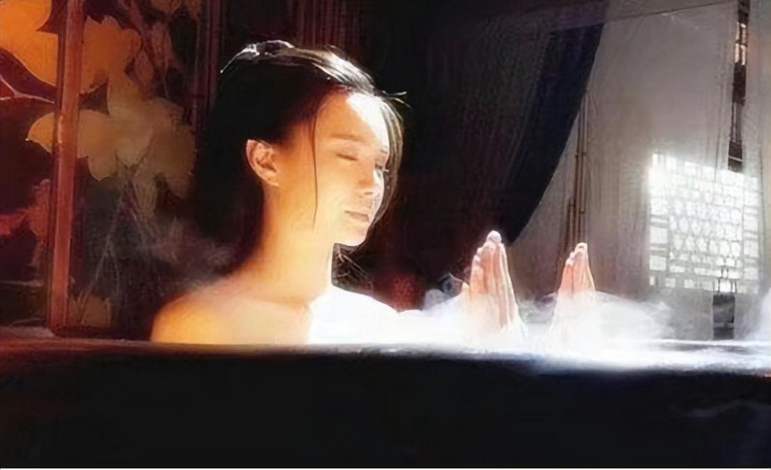 上半身看着很正常,镜头向下移再看:惊呆了!