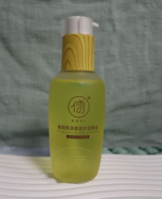 怎么让干枯毛躁的头发变柔顺？什么品牌的护发精油好