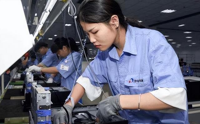 大学生|部分岗位面临“用工荒”,月薪万元也不受学生欢迎,原因值得重视