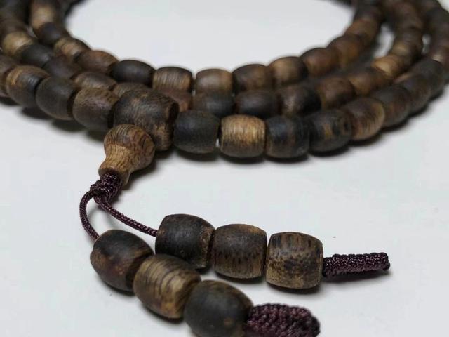 沉香手串|鉴别沉香手串分6步,想入手假沉香手串都难!