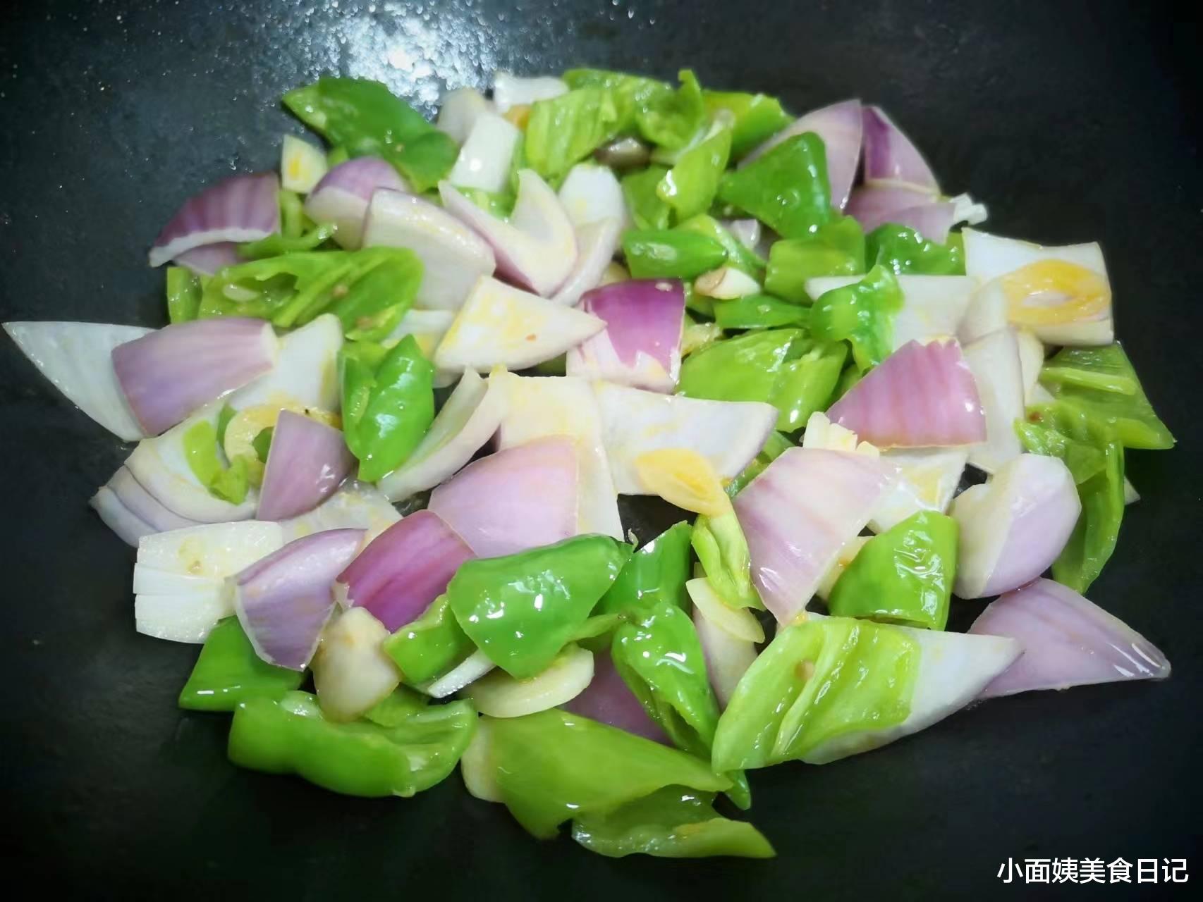 用鸡蛋和它做燃脂菜，热量低营养高，开胃解腻，真好吃