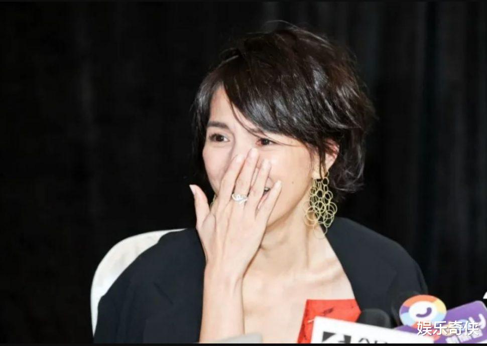 李心洁|被问老公停顿3秒 李心洁2度哽咽险泪崩