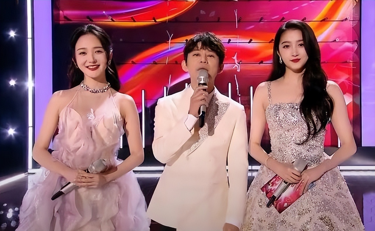 揭秘 2023 双十一晚会:谢娜尴尬主持,假唱明星集体翻车?