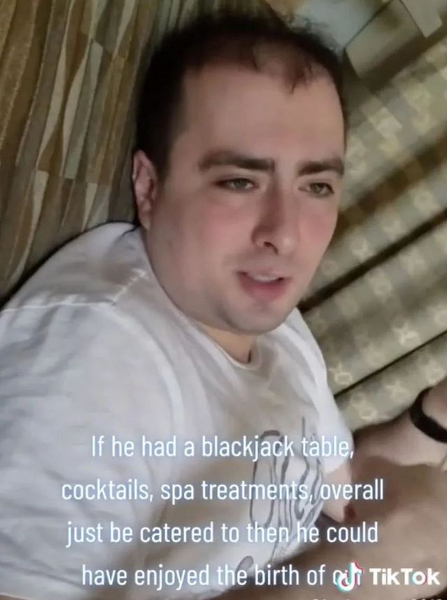 丈夫陪产时吐槽产房没牌桌,还装呕吐引关注,妻子:已经在离婚了