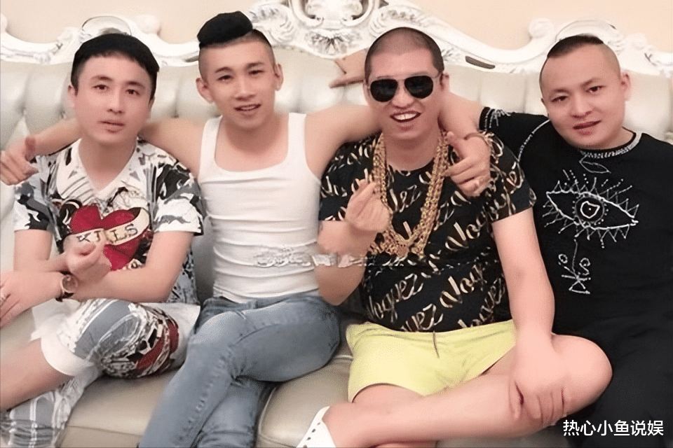 郝劭文为女儿事件再度发声!晒多名受害者截图,校方拒绝公开道歉