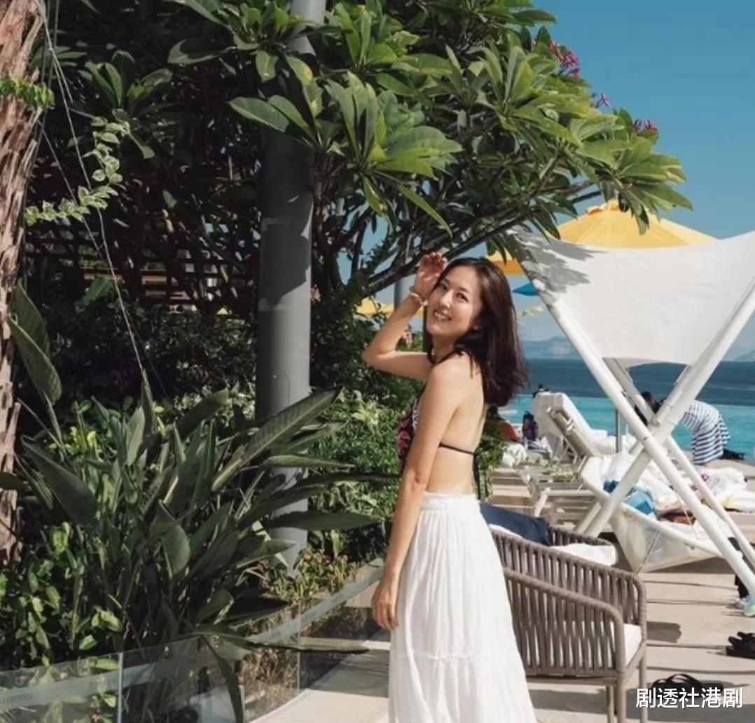 唐诗咏|亲情可贵!TVB前视后与父兄一起旅游,自小父母离异母亲更早年病逝