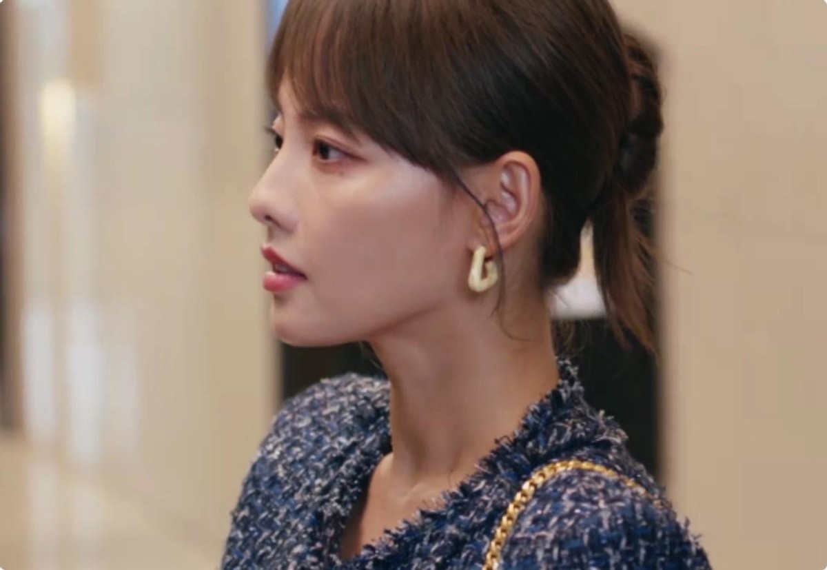 当37岁张小斐和36岁张嘉倪站一起,我才明白,什么叫顶级骨相